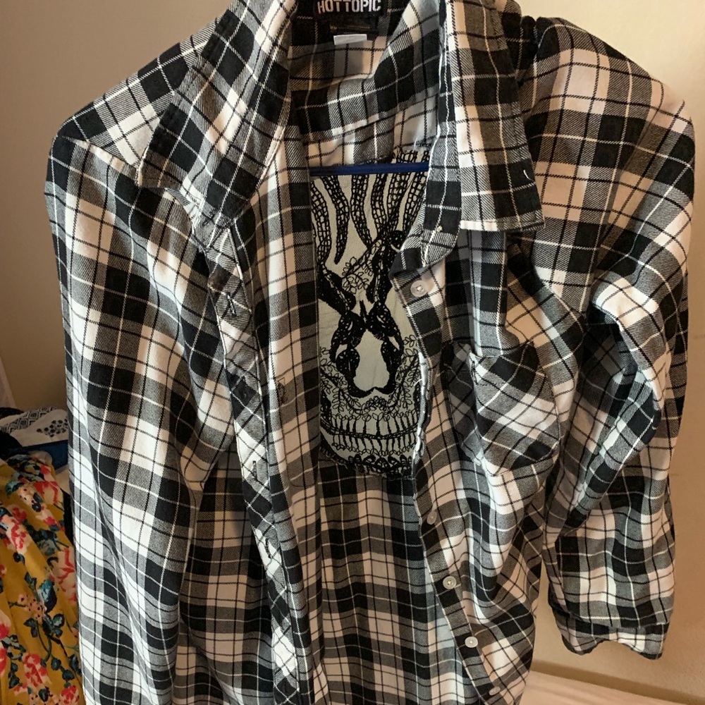 Hot Topic black/white flannel size XL